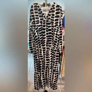 Chic Black and White Long Sleeve Dress